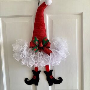 NWOT Santa hat wreath